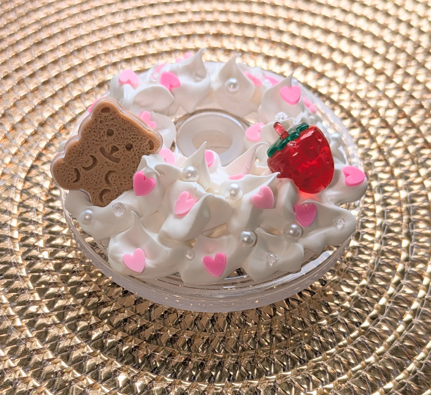 Erdbeermilch Becher mit Sahnehäubchen -Deckel Erdbeer