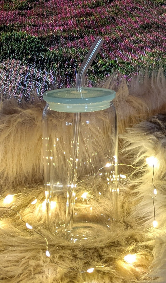 Glasbecher mit blauem Deckel und Trinkröhrchen +  Sticker nach Wahl