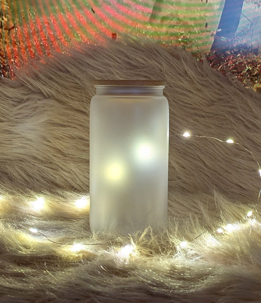 Trinkbecher in Eis - Optik aus Plastik mit Bambusdeckel + Sticker nach Wahl