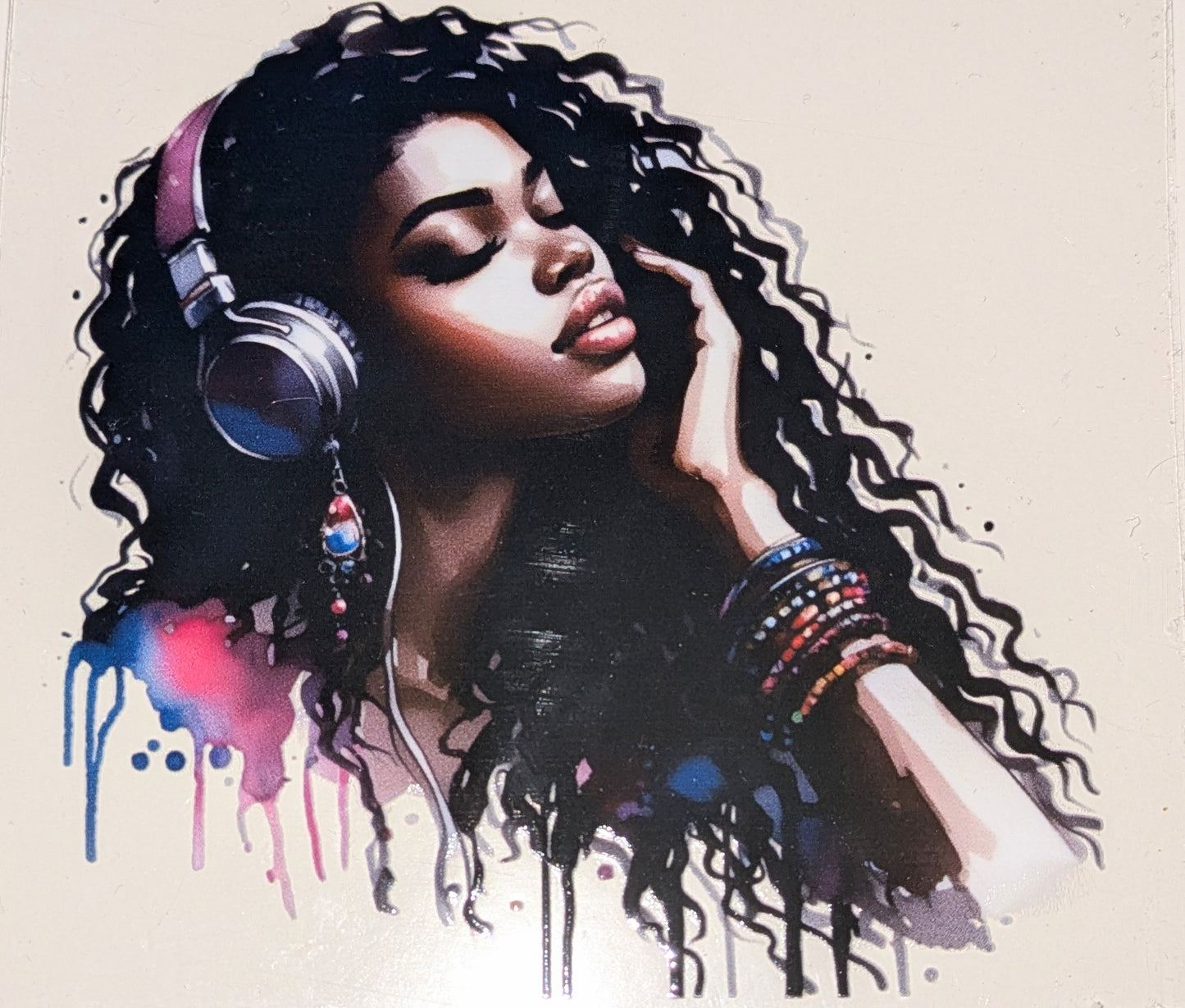 4 inch Sticker Frau mit Kopfhörern IS000071