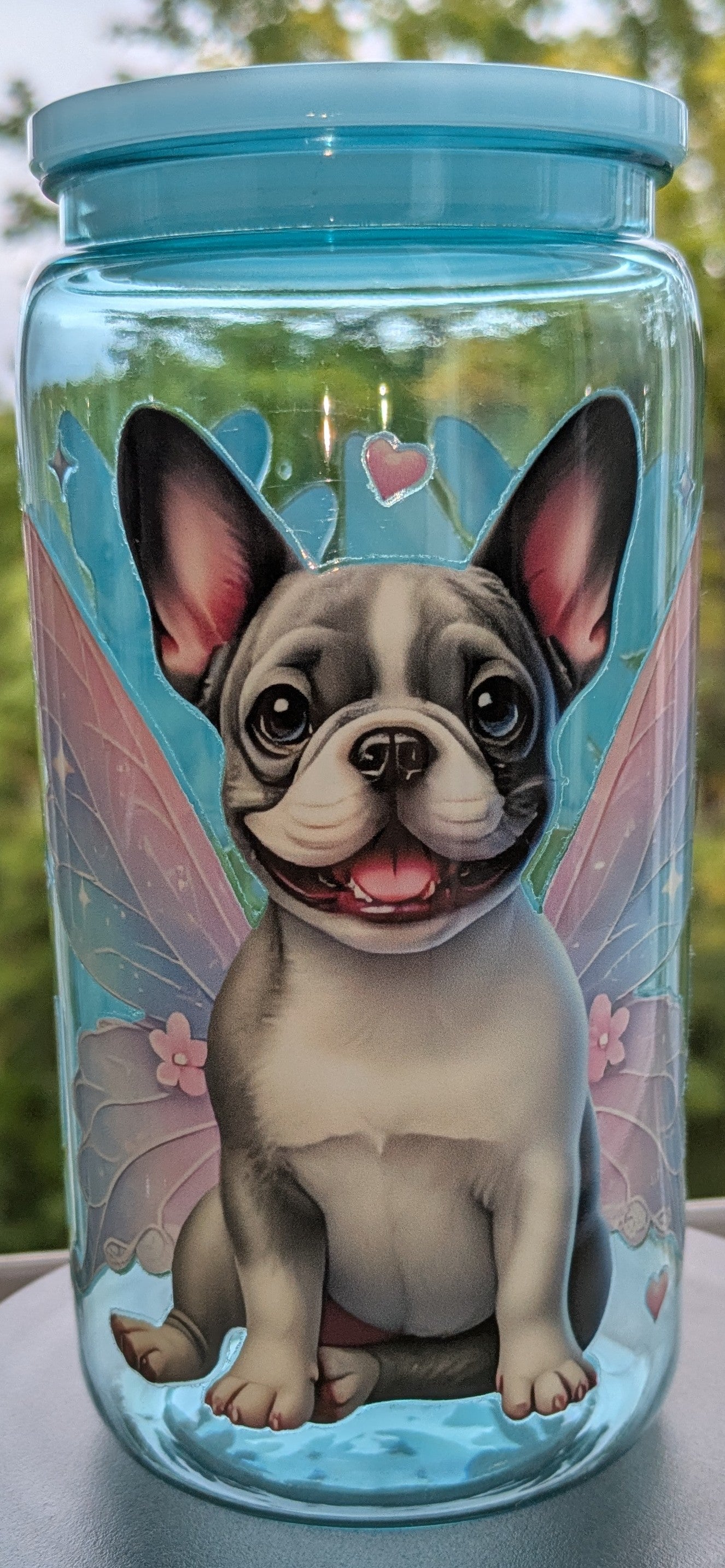 Trinkbecher mit niedlicher Bulldogge Bully mit Schmetterlingsflügeln