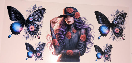 16 Oz Tattoogirl lila blau rot mit Cap mit Schmetterlingen CS000080